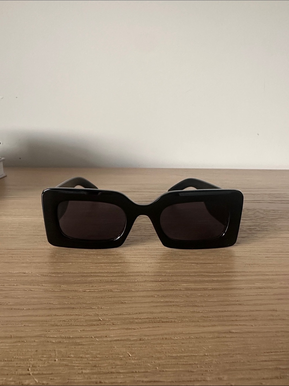 CIRCULR Women's Black Rectangular Sunglasses